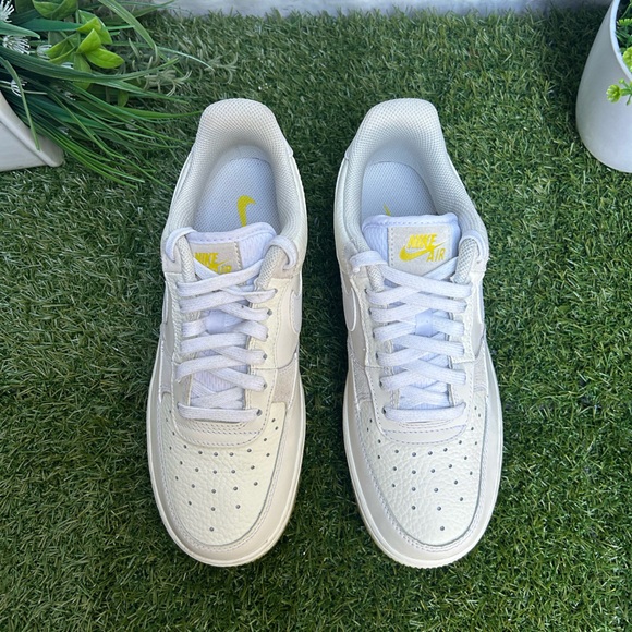 Nike Women's Air Force 1'07 Low  Color
SUMMIT WHITE/WHITE-OPTI YELLOW-SAIL 7.5 - Picture 11 of 16